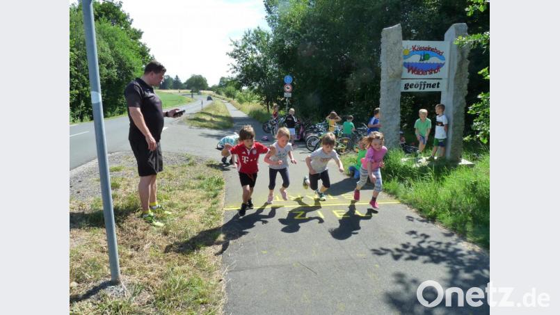 Früh übt sich: Auch die Kleinen machten beim Triathlon mit. Bild: fpoz