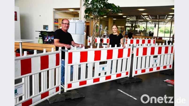 Das Bulmare bereitet sich auf die Wiedereröffnung vor. Geschäftsführer Reiner Beck und kaufmännische Leiterin Simone Seelos freuen sich auf die Wiedereröffnung am 13. Juli. Bild: Michael Hitzek/exb