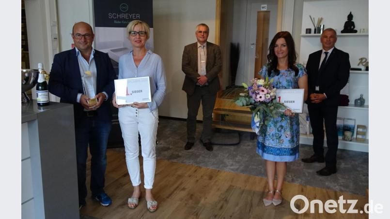 Freuen sich über die Auszeichung: (von links) Andreas und Katja Schreyer, Bürgermeister Richard Tischler, Elke Bauer und Frank Colberg. Bild: hm