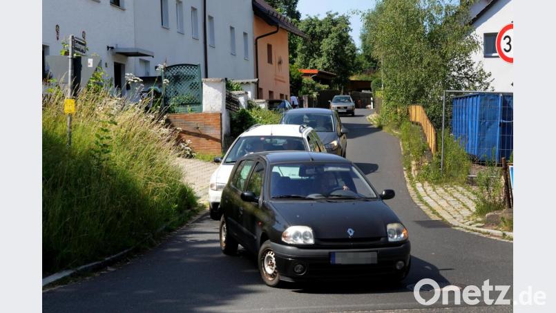 Die Verkehrssituation am Erzbergweg ist seit vielen Jahren unbefriedigend. Ändern wird sich hier auf absehbare Zeit wohl nichts.. Bild: Stephan Huber