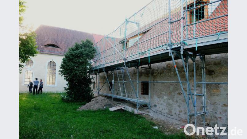 Ein Gewinn für das Ensemble des Klosterhofes ist die Restaurierung von historischen Städeln direkt neben der Wieskapelle. Bild: do