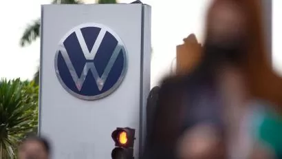 Im Bild ist links an der großen Schere des Krebses ist der weiß-bläuliche Signalfleck zu erkennen, der der Art den Namen gegeben hat. Bild: Isabel Lautenschlager