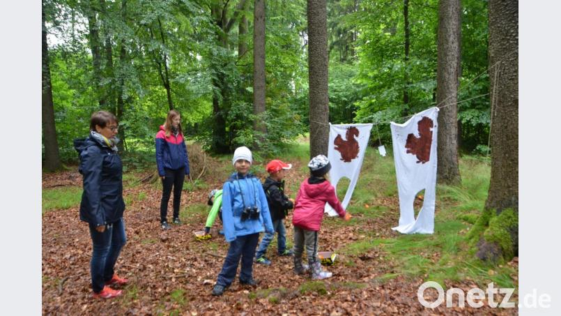 Beim Eichhörnchen-Wurfspiel war Zielgenauigkeit gefragt. Bild: dob