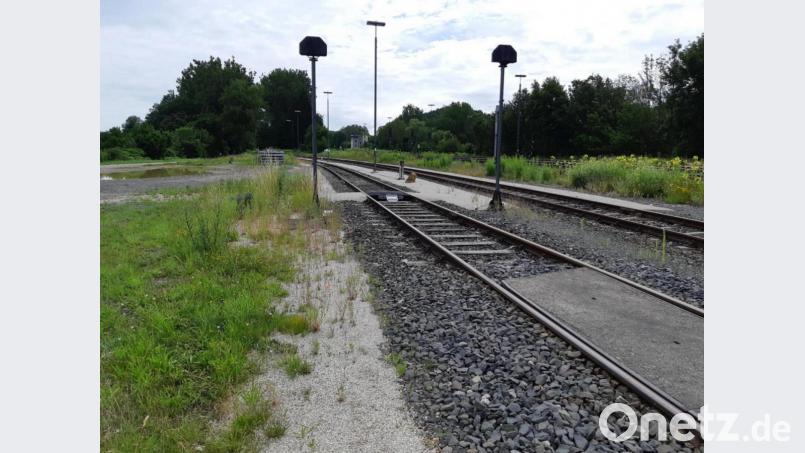 In der Nähe des Bahnhofs Neukirchen bei Sulzbach-Rosenberg haben Ende Juni Unbekannte 1500 Liter Diesel aus einer Gleisbaumaschine abgezapft. Bild: Bundespolizei