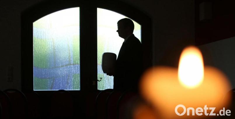 So wie auf diesem Symbolbild wurde auch Klara Sommers Urne beigesetzt. Symbolbild: Sebastian Willnow/dpa-tmn