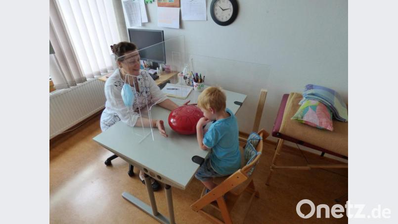Endlich wieder Therapie in der Einrichtung – ein Blick in die Logopädie in der HPT der Lebenshilfe KV Tirschenreuth. Bild: Ponader/exb