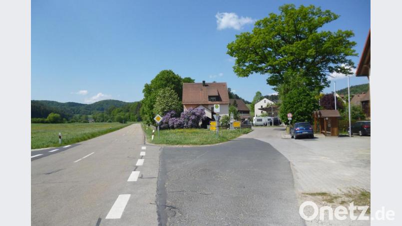 Ortseinfahrt nach Unterachtel. Bild: Hans-Peter Schmucker, ALE Oberpfalz/exb