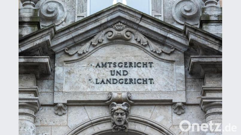 Der Eingang zum Justizgebäude in Regensburg. Bild: Armin Weigel