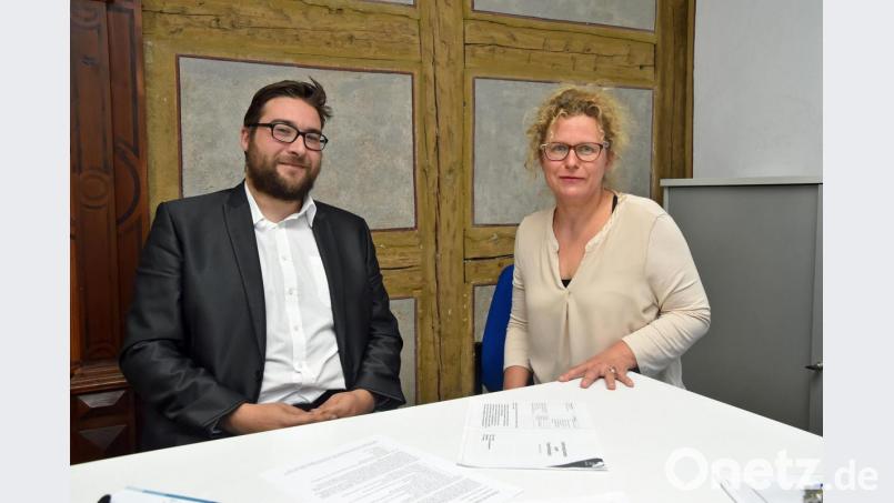 Stefan Dietl und Elke Wolfsteiner setzen sich für die Einführung eines Stadtpasses ein, der Geringverdienern zugute kommen soll. Bild: Andreas Royer