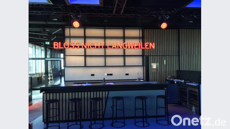 Nomen est omen: Bloß nicht langweilen, steht in einem von &quot;Brunold interior&quot; gestalteten Studio des ostdeutschen Senders RBB zu lesen. Bild: Brunold interior