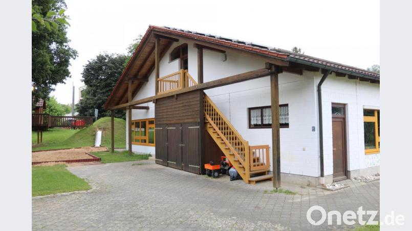 Ein kleiner Anbau an der Rückseite soll Platz für einen Ruheraum schaffen, den die Krippe benötigt. Bild: lei