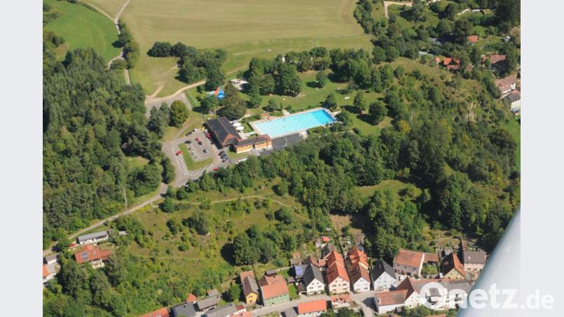 Das Freibad in Kastl und einige umliegende Grundstücke werden jetzt aus dem Landschaftsschutzgebiet herausgenommen. Bild: Joachim Gebhardt