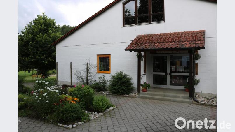 Der Eingang soll künftig behindertengerecht gestaltet werden. Bild: lei