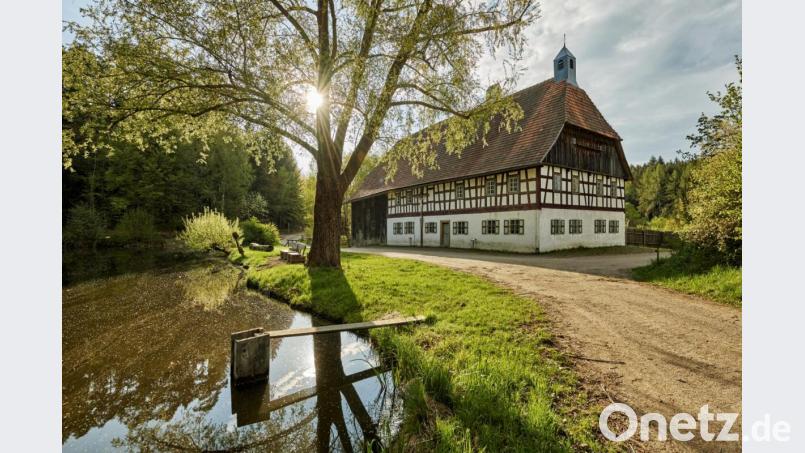 Diese alte Mühle ist im Freilandmuseum Neusath-Perschen zu bewundern. Die Mühlen gehörten zu den Keimzellen des modernen Maschinenbaus: Die Müller wussten um die Technik, die das Mahlen im großen Stil erst ermöglichte. Bild: <a href=