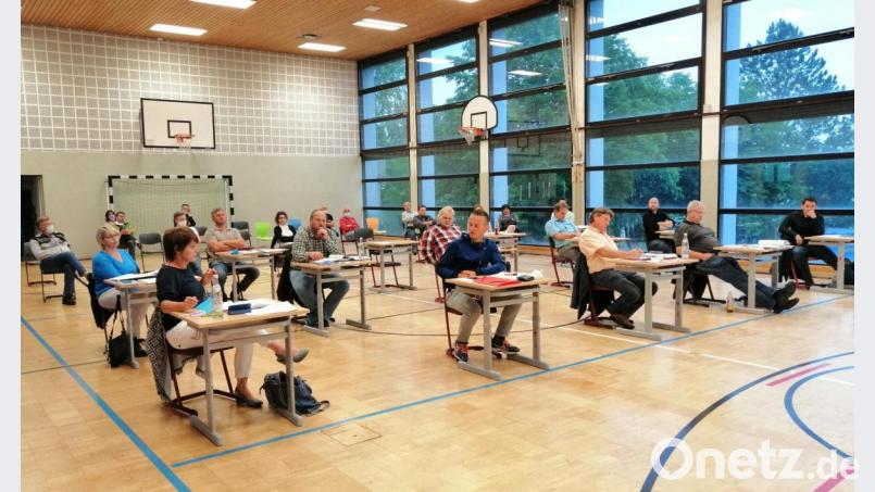 Der Gemeinderat Schmidgaden traf sich zur Sitzung in der Mehrzweckhalle der Mittelschule. Bild: anv
