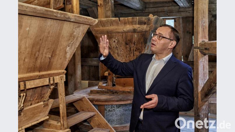 Dr. Tobias Hammerl: &quot;Der Müller war der erste Maschinenbauer.&quot; Bild: www.bayern.by – Florian Trykowski