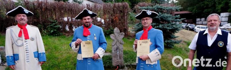 Lob und Anerkennung gab es für den Schützenmeister 2019 und den Musketier des Jahres 2019. Von links: Kommandant Franz Schmidt, Fähnrich Roland Gmeiner, Schützenkönig Michael Kraus und Oberleutnant Manfred Bäuml. Bild: le