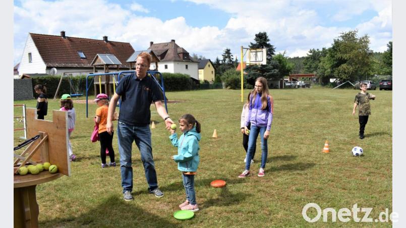 Beim Kolping-Sommerfest im Geißmannskeller können sich die Kinder am Spielplatz austoben. Bild: rgr