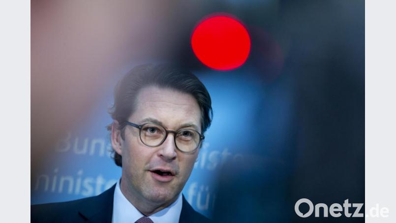 Ampel auf Rot: Wegen eines Formfehlers in Andreas Scheuers (CSU) Bundesverkehrsministerium liegen die Verschärfungen für Raser derzeit auf Eis. Bild: Christoph Soeder