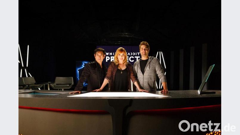 Grant Imahara (l-r), Kari Byron und Tory Belleci in der Netflix-Serie „White Rabbit Project“. Foto: ---/Netflix/dpa Bild: ---