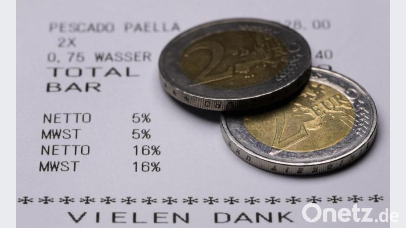 Seit 1. Juli gilt in Deutschland ein reduzierter Mehrwertsteuersatz. Die Händler und Firmen in der Region Amberg-Sulzbach sind skeptisch, dass die Maßnahme die Kauflaune der Kunden steigen lässt. Bild: Robert Michael/dpa