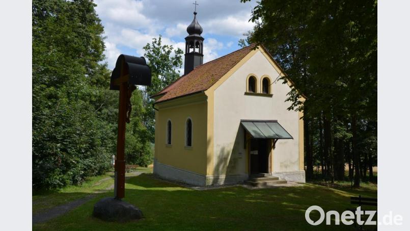 Ein Gottesdienst findet am Sonntag, 19. Juli, vor der Gommelbergkapelle in Pleußen statt. Dabei wird auch das renovierte Feldkreuz gesegnet. Bild: jr
