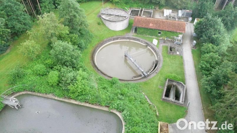 Die Kläranlage Parkstein entspricht nicht mehr den technischen Anforderungen, eine Sanierung ist unerlässlich, wenn weiterhin vorbehandeltes Abwassers in die Schweinenaab eingeleitet werden soll. Bild: bey