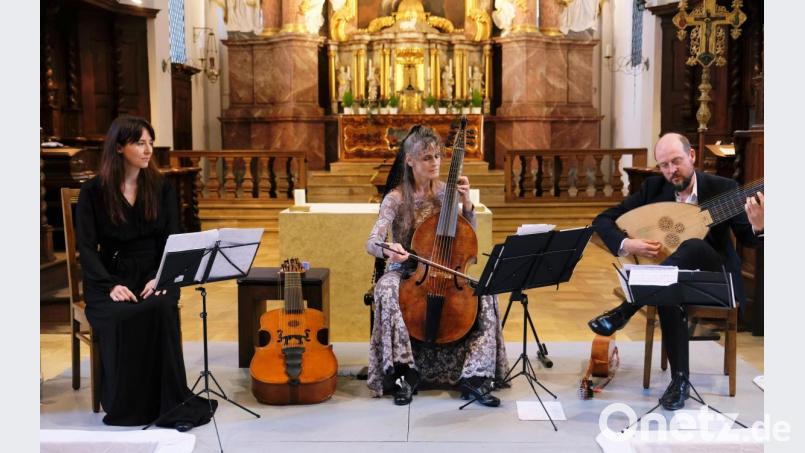 Unter dem Motto &quot;Nostalgia - Das Meer der Erinnerungen&quot; bereisen Sängerin Nihan Devecioglu (links) Friederike Heumann (Gambe) und Thomas Boysen (Theorbe) in der Klosterkirche Speinshart musikalisch die Mittelmeerregion. Bild: do