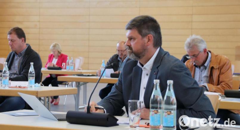 Wie der neue Marktrat nun informiert wurde, kommt das Dorf Deiselkühn um eine aufwendige Schutzmaßnahmen vor einem möglichen Jahrhundert-Hochwasser herum. Selbst wenn es zu so einer Überschwemmung käme, würde sie kaum Schäden verursachen, revidierte das Wasserwirtschaftsamt Weiden seine frühere Einschätzung. Bild: Thomas Dobler