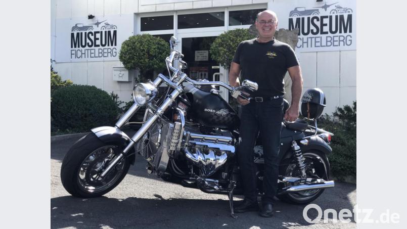 Der Star unter den Motorrädern: Perry Eckert ist stolz auf seine Boss Hoss. Bild: gis