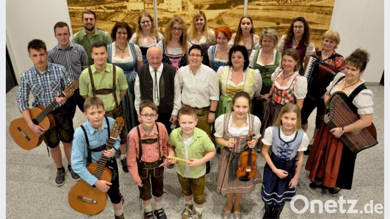 Der Zitherclub Erbendorf lädt zu einem Auftritt. Bild: njn