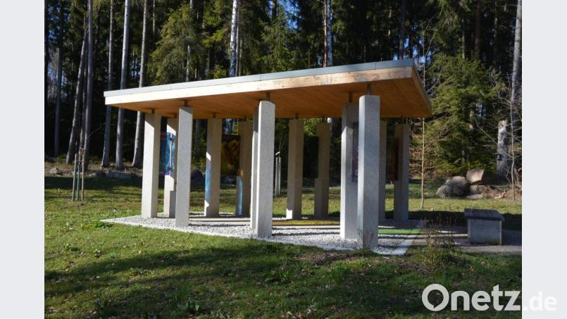 Eine der vier Veranstaltungen im Konnersreuther Ferienprogramm 2020 ist eine Wanderung auf dem Waldbesinnungspfad am Konnsberg. Dabei wird auch die Lourdes-Kapelle (Bild) besucht. Bild: jr