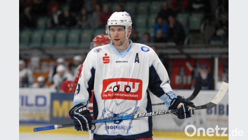 Michael Kirchberger ist der dienstälteste Spieler der Blue Devils. Der 30-jährige Center hat seinen Vertrag um ein Jahr verlängert und geht damit in die 13. Saison bei den Weidenern. Bild: gb