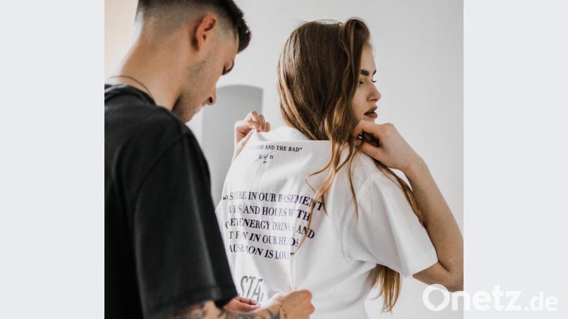 Nicht nur beim Shooting für den Online-Shop achtet Maxi akribisch auf Qualität Details. Bild: Dominik Weigl/exb