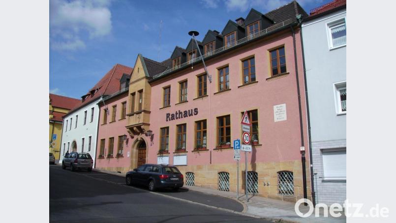 Die Türen des Pressather Rathauses stehen den Bürgern wieder zu den gewohnten Zeiten offen. Die Verwaltung empfiehlt jedoch, nach Möglichkeit auch weiterhin Termine zu vereinbaren. Bild: bjp