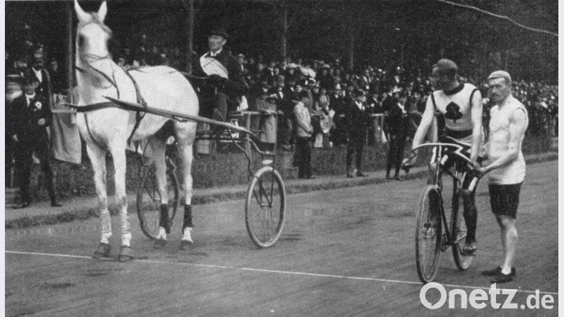 Mensch gegen Pferd: Immer wieder stellte sich Josef Fischer dieser Herausforderung, immer war ers stärker. Dieses Bild soll aus dem Jahr 1895 stammen. Bild: Gemeinfrei