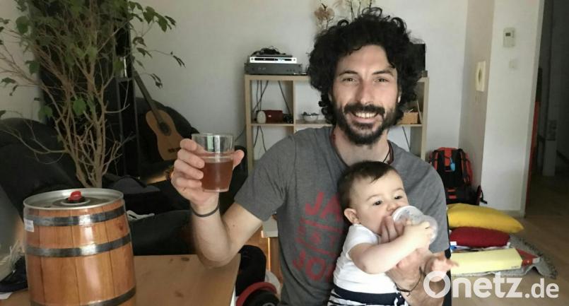Das Fass Zoigl ist unbeschadet in Toulouse angekommen. José grüßt die Oberpfalz und erzählt dem kleinen Pau von seiner Zeit als Student in München. Bild: fuw