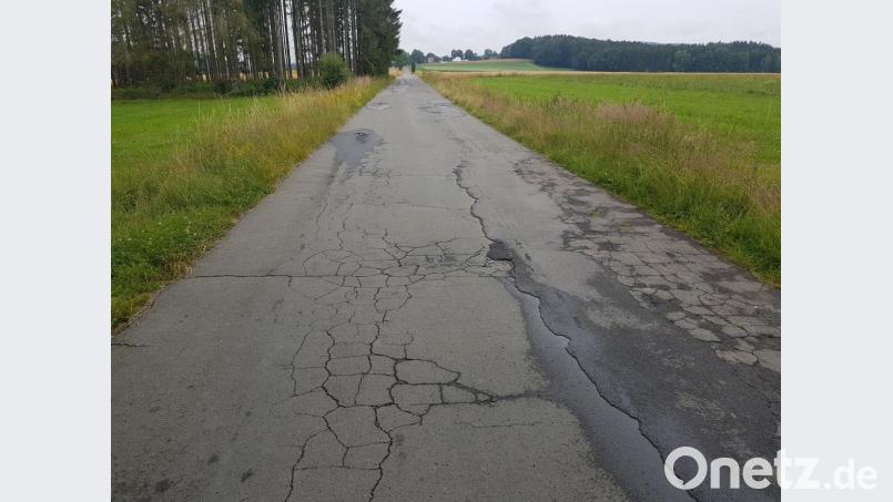 Der schlimme Zustand der Gemeindeverbindungsstraße Isgier–Burkhardsrieth soll nun mit fast einer Million Euro verbessert werden. Bild: gi