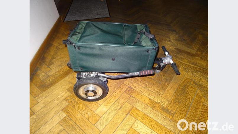 Die Polizei stoppte einen 37-Jährigen in Nabburg. Er war auf diesem motorisierten Rollkoffer unterwegs Bild: Franz Schönberger/Polizei Nabburg