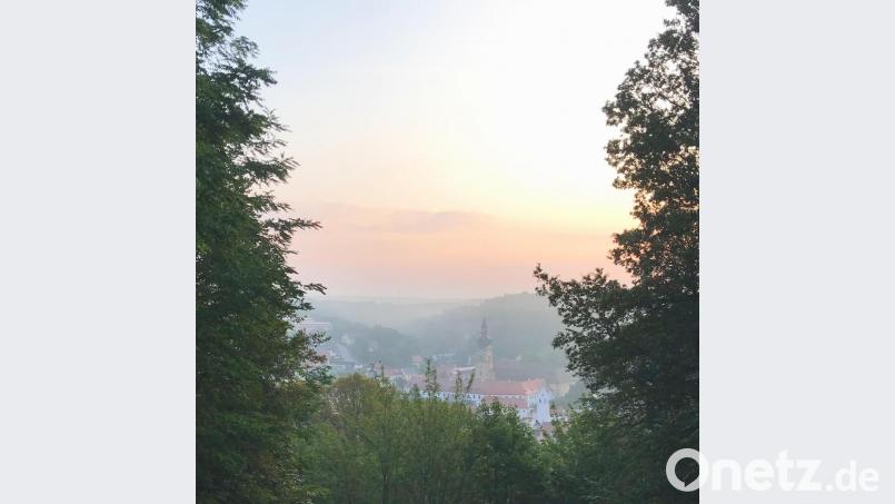 Blick vom Landschaftskino in Richtung Osten mit Sonnenaufgang über dem Kloster. Bild: Eva Gröninger