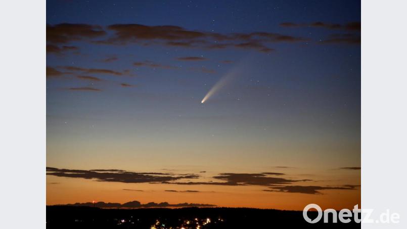 Auch Dominik Hautmann von der Astro-Gruppe der Gerhard-Franz-Volkssternwarte in Tirschenreuth beobachtete den Kometen Neowise. Dieses Foto gelang ihm vergangenen Samstag etwa um Mitternacht bei Leonberg. Bild: Dominik Hautmann/exb