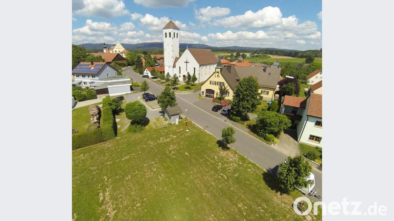 Im Feuerwehrhaus Thumsenreuth wird ein Bayern-WLAN-Hotspot installiert. Auf der Festwiese nebenan ist somit Internet-Zugang möglich. Bild: ner