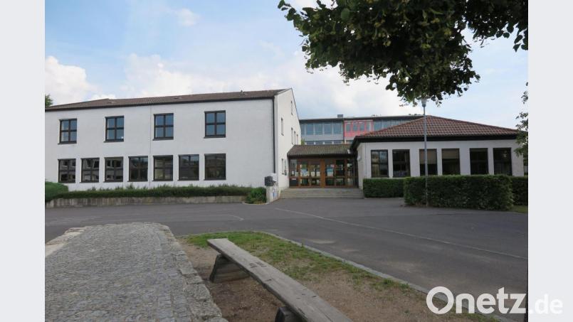 An der Realschule Kemnath zieht sich heuer die Abschlussfeier: Die sechs Abschlussklassen werden einzeln verabschiedet. Bild: jzk