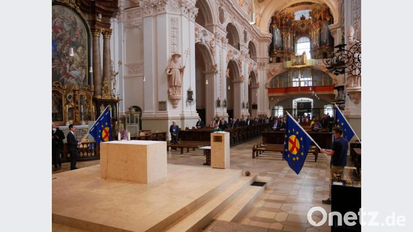 Stadtpfarrer Dr. Thomas Vogl zelebrierte den Festgottesdienst in der Basilika Waldsassen anlässlich der 46. Paneuropa-Tage. Bild: hmr