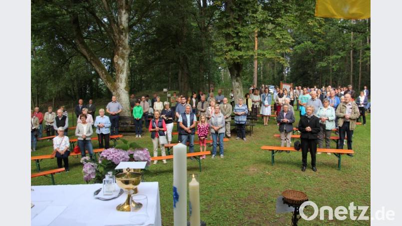 Gut besucht war der Freiluftgottesdienst bei der Gommelberg-Kapelle. Bild: kro