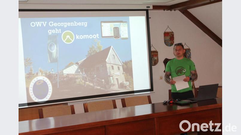 Matthias Scheinkönig präsentiert die Digitalisierung der Wanderwege unter dem Motto "Der OWV Georgenberg geht Komoot". Bild: pi