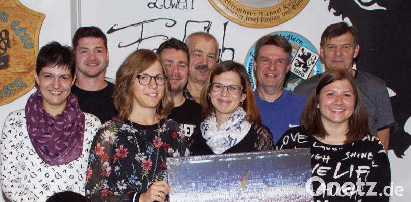 Die aktuelle Vorstandschaft des Fanclubs mit Vorsitzenden Thomas Lampl (hinten links). Archivbild: mmj
