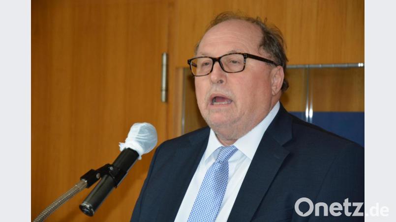 Von einem bemerkenswerten Jahrgang mit bemerkenswert netten Schülern sprach Schulleiter Stefan Niedermeier. Bild: jr