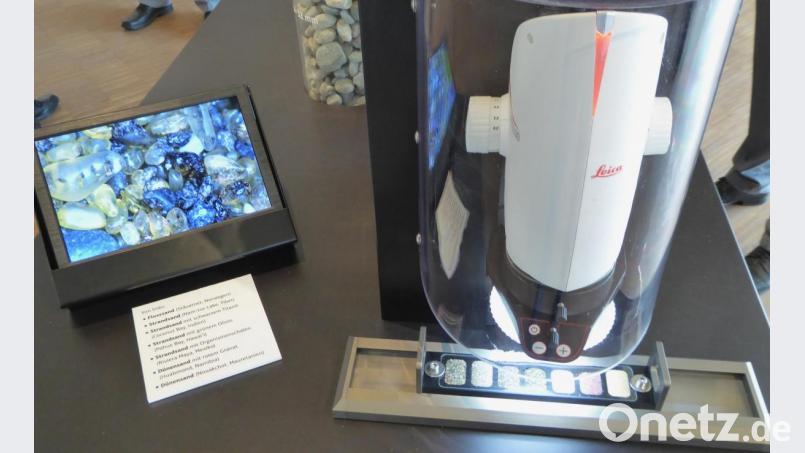 Kameramikroskop mit Monitor. Bild: fsb