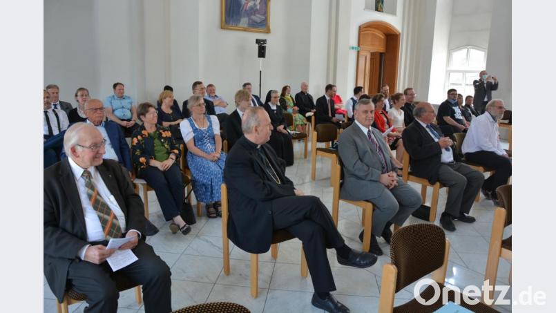 Blick in den Festsaal des Schlosses Fockenfeld, dort fand am Samstag im feierlichen Rahmen die letzte Abiturfeier in der 65-jährigen Geschichte der Spätberufenenschule statt. Bild: jr